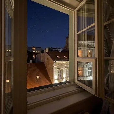Days - One Bedroom With King Bed & Elevator In New Town *
