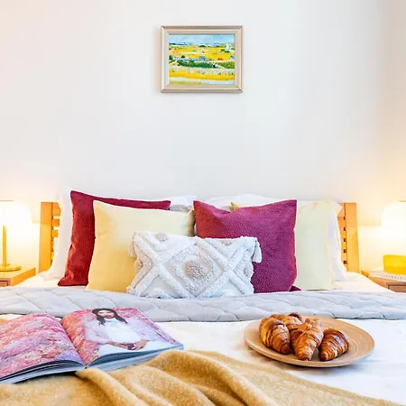 Days - One Bedroom With King Bed & Elevator In New Town * Praga