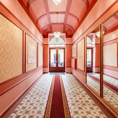 Days - One Bedroom With King Bed & Elevator In New Town Apartment